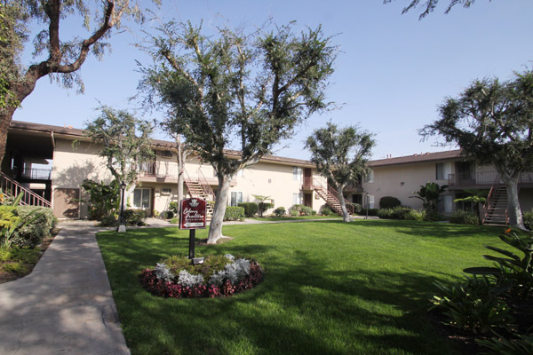 This image is the visual representation of Outside pics 3 in Colony Frontera Apartments.